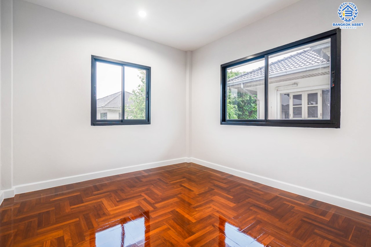 บ้านมือสองตกแต่งใหม่ ม.ศุภาลัย ออร์คิดปาร์ค2 ปิ่นเกล้า-ใกล้ถ.กาญจนาภิเษก หลังมุม ดีไซน์หรูหรา เนื้อที่ 58.9 ตร.ว. ฟังก์ชัน 3 ห้องนอน 4 ห้องน้ำ 1 ห้องแม่บ้าน จอดรถได้ 2 คัน บนทำเลเดินทางสะดวก เชื่อมต่อหลายเส้นทาง และเดอะมอลล์บางแค ทางด่วน "กาญจนาภิเษก" และรถไฟฟ้า "สถานีภาษีเจริญ"